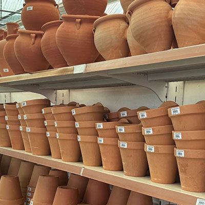 Maceteria de barro en Viveros Gómez